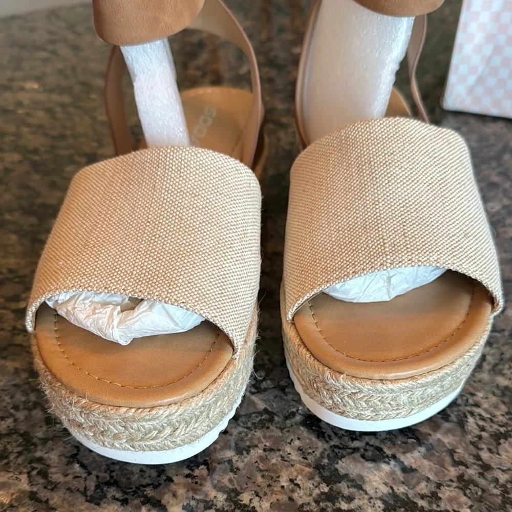 Soda Tan and Cream Espadrille Shoes with Platform Sole EUC 9